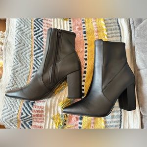 Joe Fresh Size 9 High Heel.